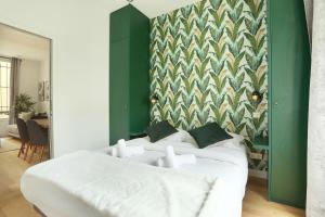 Apartment Center of Paris by Studio prestige