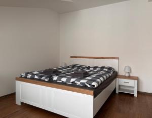 Postel nebo postele na pokoji v ubytování Apartmán AB kryté parkování zdarma
