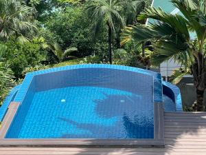 Bazén v ubytování Chalets Bougainville nebo v jeho okolí