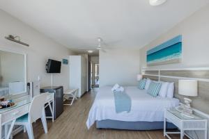 Postel nebo postele na pokoji v ubytování Bayview Hotel