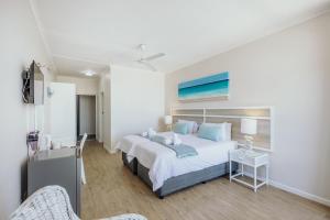 Postel nebo postele na pokoji v ubytování Bayview Hotel