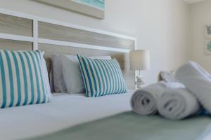Postel nebo postele na pokoji v ubytování Bayview Hotel