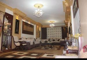 a living room with a couch and a chandelier at شقه مفروشه مميزه in Cairo