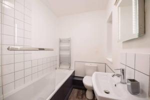 Vonios kambarys apgyvendinimo įstaigoje 1 & 2 Abbey Mews, Leiston