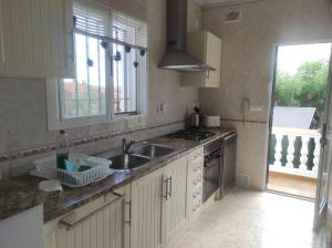 Η κουζίνα ή μικρή κουζίνα στο Villa Michel en Monte Pego