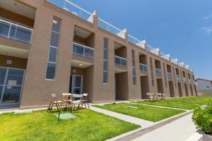 Budova, kde se apartmán nachází + 44 fotografií