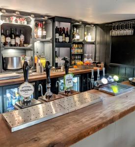 a bar with a counter with a counter top at The Keepers Arms in Quenington
