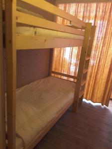 Ένα ή περισσότερα κρεβάτια σε δωμάτιο στο Paradiski calme et ensoleillé plan peisey