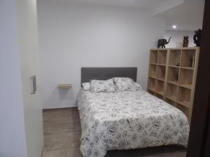 מיטה או מיטות בחדר ב-Apartamento Buen Dia airport Malaga- playa-Torremolinos