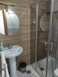 A bathroom at Casa Puerta de la Alcazaba Antequera