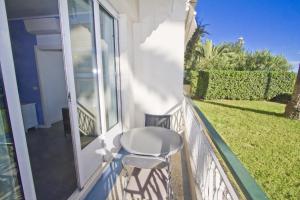 Garden Floor Condo with Promenade Sea View