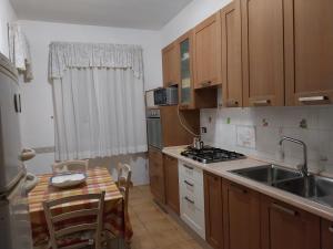 Kuchyňa alebo kuchynka v ubytovaní Appartamento del Colle