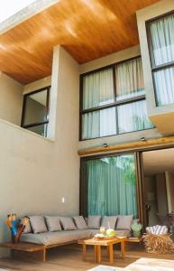 a living room with a couch and a large window at Casa Zero Meia Pysá, Milagres in São Miguel dos Milagres