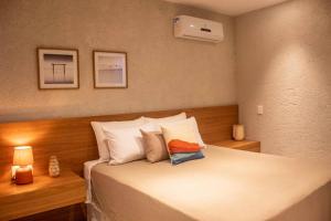a bedroom with a large bed with white pillows at Casa Zero Meia Pysá, Milagres in São Miguel dos Milagres +28 photos