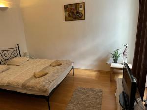 Posteľ alebo postele v izbe v ubytovaní Budget Studio for Couples in the Heart of City