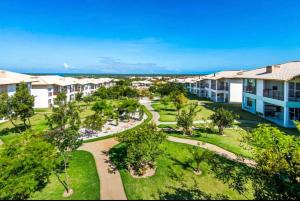 an aerial view of the courtyard of a resort at Reserva Imbassai - Vila dos Lírios - Natureza e Descanso in Imbassai
