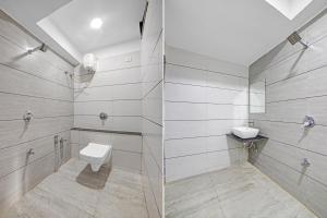 Bilik mandi di HOTEL TAPOVAN IN