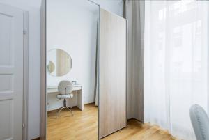 Photo de la galerie de l'établissement OrestaLiving - Spacious 2BR on the Danube Canal, à Vienne