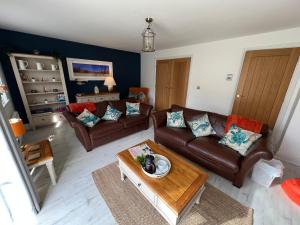 O zonă de relaxare la WHITBY-CAPTAINS HOUSE WHITBY - 4 bed Luxury Holiday Home