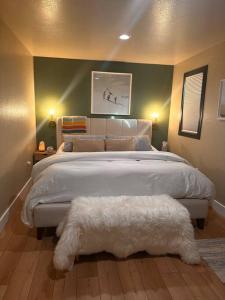 Katil atau katil-katil dalam bilik di Modern, but cozy apartment with spectacular views