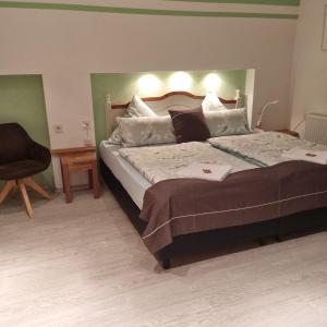 Postel nebo postele na pokoji v ubytování Pension Elisabeth am Elberadweg + 33 fotografií