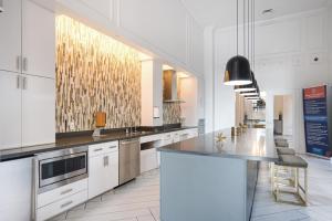 Η κουζίνα ή μικρή κουζίνα στο San Jose 1BR w Gym WD nr Samsung Cisco SFO-744