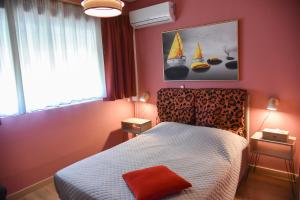 Postel nebo postele na pokoji v ubytování Luxury apartment Athens Alimos Riviera
