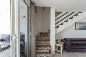 Posedenie v ubytovaní Corralejo Beachfront Villa Remos with Lobos Island View, Private Pool, Wifi & BBQ by Amazzzing Travel