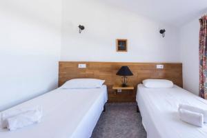 Posteľ alebo postele v izbe v ubytovaní Corralejo Beachfront Villa Remos with Lobos Island View, Private Pool, Wifi & BBQ by Amazzzing Travel