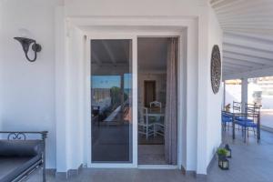 Balkón alebo terasa v ubytovaní Corralejo Beachfront Villa Remos with Lobos Island View, Private Pool, Wifi & BBQ by Amazzzing Travel