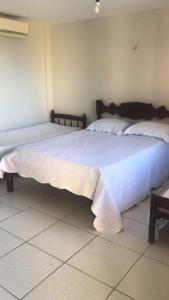 Ліжко або ліжка в номері Pousada Canto do Mar