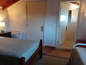 Uma cama ou camas num quarto em Fantatic Holiday House