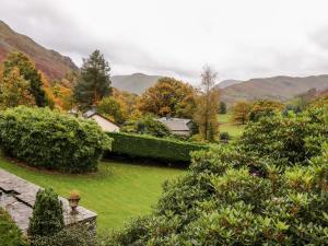 a view of a garden with mountains in the background at Grey Walls in Penrith