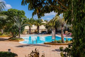 Bazén v ubytovaní Villas y Apartamentos El Sultan alebo v jeho blízkosti
