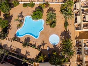 Bazén v ubytovaní Villas y Apartamentos El Sultan alebo v jeho blízkosti
