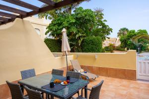 Balkón alebo terasa v ubytovaní Villas y Apartamentos El Sultan