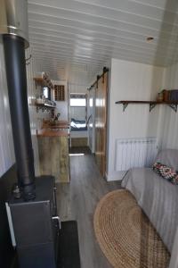 Kuchyň nebo kuchyňský kout v ubytování Twin Barn Shepherd’s Huts
