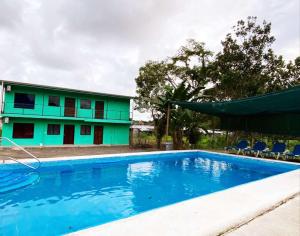 Bazén v ubytování Residencia las brisas Griegas nebo v jeho okolí