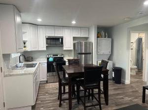 Η κουζίνα ή μικρή κουζίνα στο Guesthouse (SI) near UCDMC