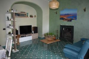 a living room with a blue couch and a fireplace at Casa vacanze Locus Amoenus in Sant'Agata de' Goti