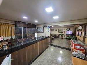 a lobby with a bar and a living room at Hotel Graunas in São Carlos