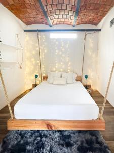 een schommelbed in een slaapkamer met verlichting bij Best Location in Sayulita + Walk to Everything in Sayulita
