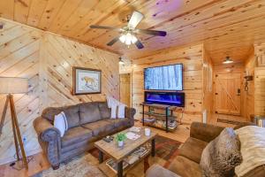 Gallery image of Secluded Retreat BBQ, Lawn Games, and Fire Pit! in Beattyville