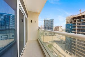 a balcony with a view of a city at Royal Residences 2 in Dubai