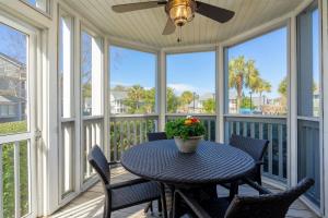 Μπαλκόνι ή βεράντα στο Windsor Court - 12B