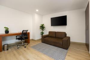 Μια τηλεόραση ή/και κέντρο ψυχαγωγίας στο Leblón Suites Hotel