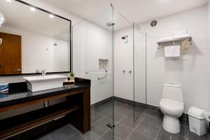 Ένα μπάνιο στο Leblón Suites Hotel