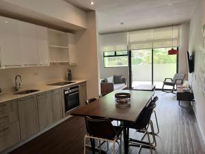 a kitchen and dining room with a table and chairs at BEE Suites Santa Ana in Santa Ana