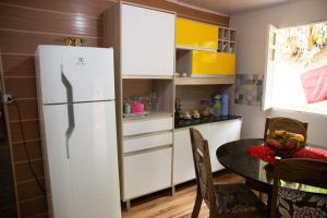 Kuhinja oz. manjša kuhinja v nastanitvi Casa de Campo com piscina em Marechal Floriano ES