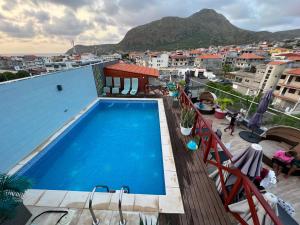 a swimming pool on the roof of a building at Residencial Santo Amaro in Tarrafal